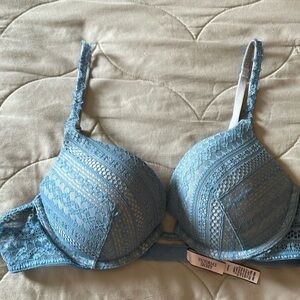 Victoria’s Secret Adjustable Strap Lace Push-up Bra 36B